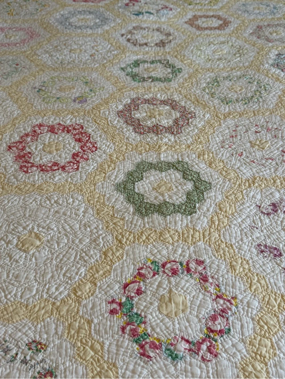 Antique 1930s Hand Stitched Grandmothers Flower Garden Quilt